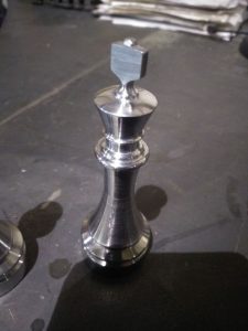 шахова фігура Король виточена з металу